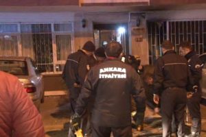 Ankara'da alevlerin arasında kalan kadını komşuları kurtardı