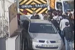İstanbul'da &ouml;ğrencilerin &ouml;l&uuml;mden d&ouml;nd&uuml;ğ&uuml; anlar kamerada