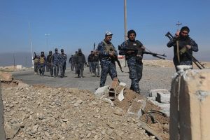 Irak ordusu Musul'un g&uuml;neyinden &uuml;&ccedil; koldan ilerliyor