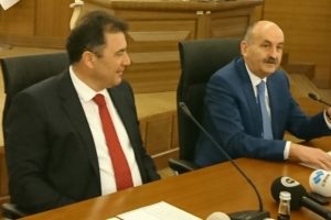 M&uuml;ezzinoğlu: Projeyi eleştirmek CHP'ye yakışır