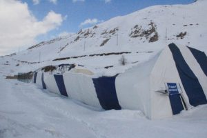Hakkari'de bir buz pistinin &ccedil;atısı &ccedil;&ouml;kt&uuml;