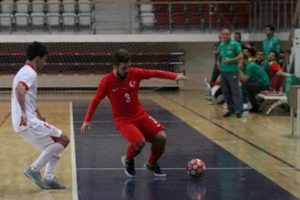 Milliler son dakika gol&uuml;yle g&uuml;ld&uuml;