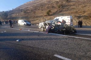 Adıyaman'da katliam gibi kaza: 4 &ouml;l&uuml;, 2 yaralı