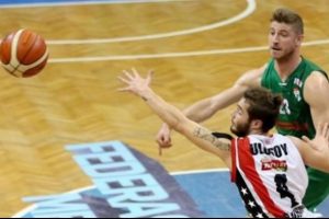 Bursaspor Durmazlar, Bandırma Kırmızı'yı yenerek yarı finale y&uuml;kseldi