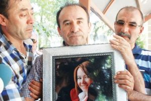 "Tayt giydiği ve i&ccedil;ki i&ccedil;ti" diye meslekten atıldı, intihar etti! O da iddianameye girdi