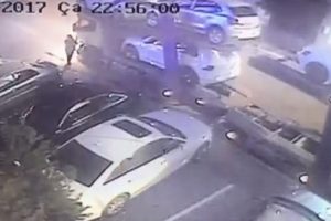 İstanbul'da tır &uuml;zerindeki otomobili b&ouml;yle &ccedil;aldı