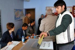 Sur'da 12 bin se&ccedil;menin sandığı değişti