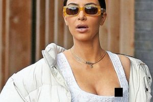 Kim Kardashian, bluzunun azizliğine uğradı!