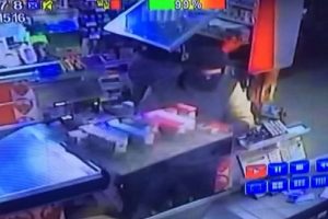 İstanbul'da sigara hırsızları kamerada