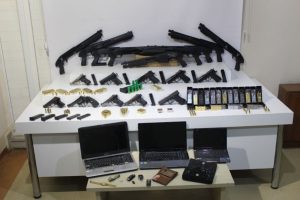 İstanbul'da suikast silahları satan şebeke &ccedil;&ouml;kertildi