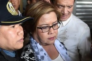 Filipinler'de Duterte'ye "seri katil" diyen senat&ouml;r tutuklandı