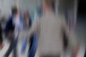 Antalya'da sınıfı basıp &ouml;ğretmeni d&ouml;vd&uuml;ler