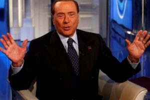 Berlusconi, kendisiyle &ouml;ğle yemeğini a&ccedil;ık artırmaya &ccedil;ıkardı