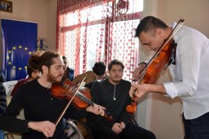 Edirne'de Roman vatandaşlara nota ve ritim eğitimi