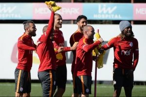 Galatasaray'da Beşiktaş ma&ccedil;ı &ccedil;alışmaları devam etti