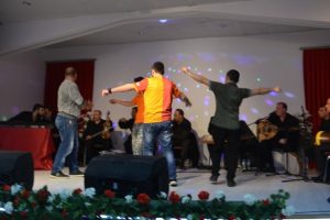 Bursa Nil&uuml;fer Roman Orkestrası mahpusları coşturdu