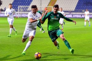 Bursaspor, 10 kişi kaldığı ma&ccedil;ta Kasımpaşa'ya farklı kaybetti