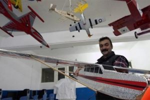 Oğlu i&ccedil;in yaptığı model u&ccedil;akları şimdi yurt dışına satıyor