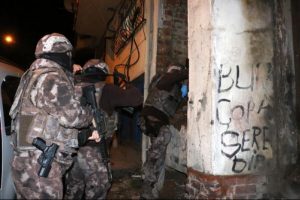 Beyoğlu'nda uyuşturucu baskını