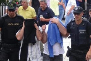 Yunanistan'a ka&ccedil;an firariler: Elektrik&ccedil;iyiz