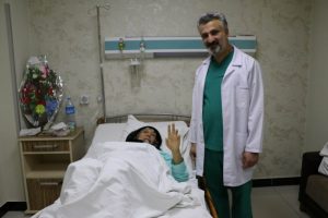 B&ouml;brek taşı b&ouml;breğinden etti