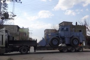 El Bab'a mayın temizleme aracı g&ouml;nderildi