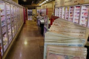 S&uuml;permarkette 13 bin lirasını d&uuml;ş&uuml;rd&uuml;, geri d&ouml;nmedi