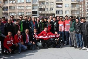 Akhisar ile Antalyaspor taraftarlarından &ouml;rnek davranış