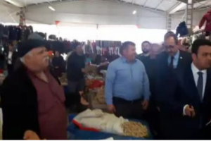 &Ccedil;avuşoğlu'na pazarcıdan tepki: 'Gonuşmadan ge&ccedil;meycen, cevap vercen'