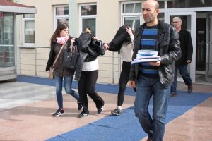 Ailesi kayıp ilanı verdi, dolandırıcılık yaparken yakalandı