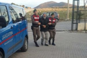 Damadını &ouml;ld&uuml;r&uuml;p, kızını yaralayan ş&uuml;pheli tutuklandı