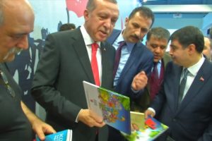 Erdoğan, Uluslararası CNR Kitap Fuarı'nı gezdi