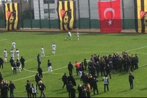 İstanbulspor-Erzurumspor ma&ccedil;ı &ouml;ncesi olaylar &ccedil;ıktı