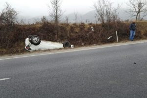 &Ouml;nce otomobile &ccedil;arptı, sonra kanala u&ccedil;tu