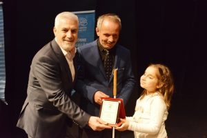 Bursa Nil&uuml;fer Belediye Başkanı Bozbey'den BUGES sporcularına &ouml;d&uuml;l