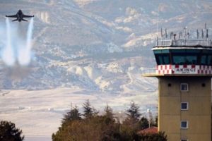 Firari askerler Akıncı'ya inen komandolardan &ccedil;ıktı