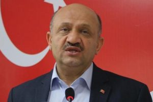 Bakan Fikri Işık'ın konvoyunda hareketli dakikalar