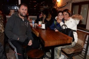 Midyecide akşam yemeği yediler