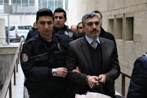 Bursa'da g&ouml;zaltındaki 8 akademisyen adliyeye sevk edildi