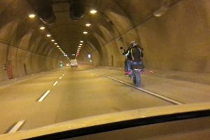 Motosiklet s&uuml;r&uuml;c&uuml;s&uuml; adeta ter&ouml;r estirdi