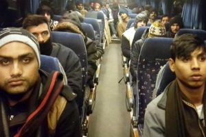 Yolcu otob&uuml;s&uuml;nde 32 ka&ccedil;ak g&ouml;&ccedil;men yakalandı!