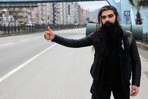Bir otostop&ccedil;udan parasız seyahat etmenin taktikleri