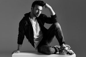 Emre Kaya: Bazıları şov yapar, bazıları m&uuml;zik yapar