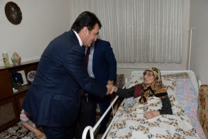 Bursa 'Belediyem Benimle' ekibi y&uuml;zlerini g&uuml;ld&uuml;r&uuml;yor