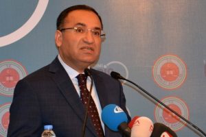 Bakan Bozdağ manşete tepki g&ouml;sterdi!