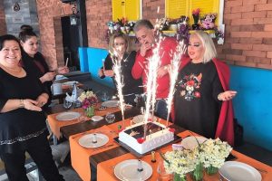Safiye Soyman'a s&uuml;rpriz doğum g&uuml;n&uuml;