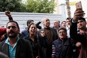 İzmir Marşı yasağına protesto