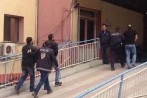 Gasp ş&uuml;phelisi &uuml;&ccedil; kardeşe g&ouml;zaltı