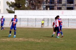Faul yapan rakibine kafa attı