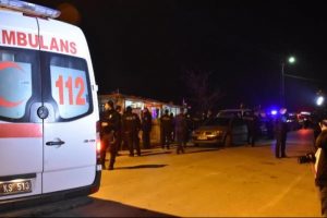 Konya'da bı&ccedil;aklı kavga: 1 &ouml;l&uuml;, 1'i polis 4 yaralı